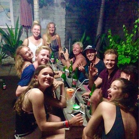 Good For Ya Knee Hostel & Bungalows (Adults Only) Gili Trawangan Buitenkant foto