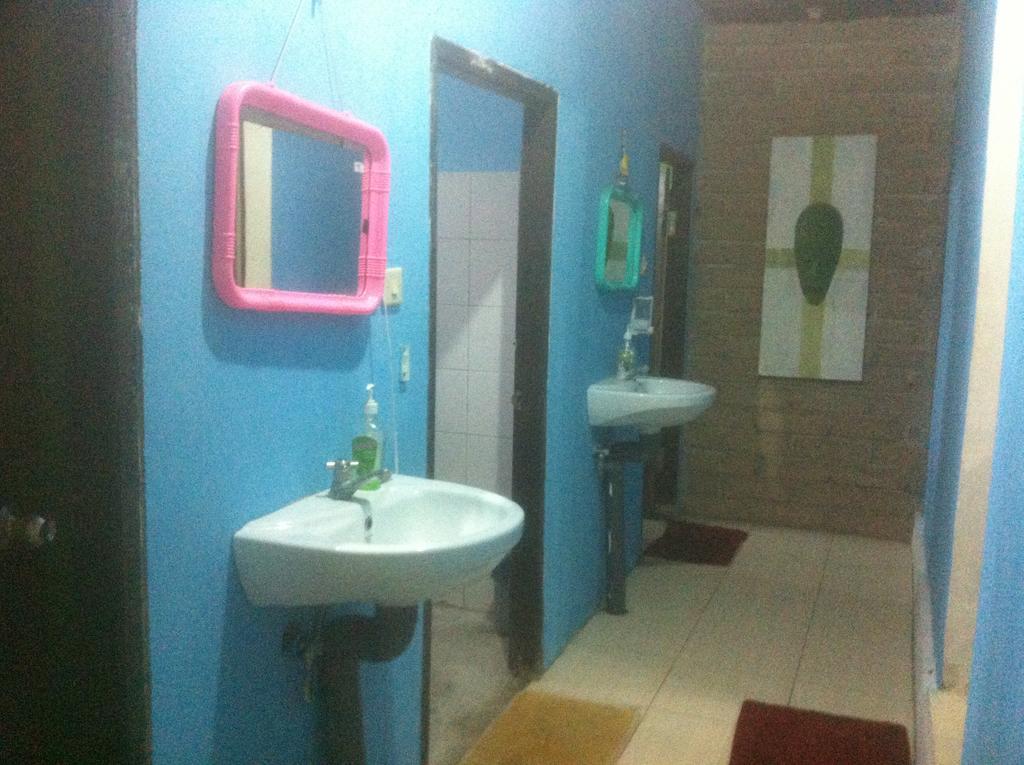 Good For Ya Knee Hostel & Bungalows (Adults Only) Gili Trawangan Buitenkant foto