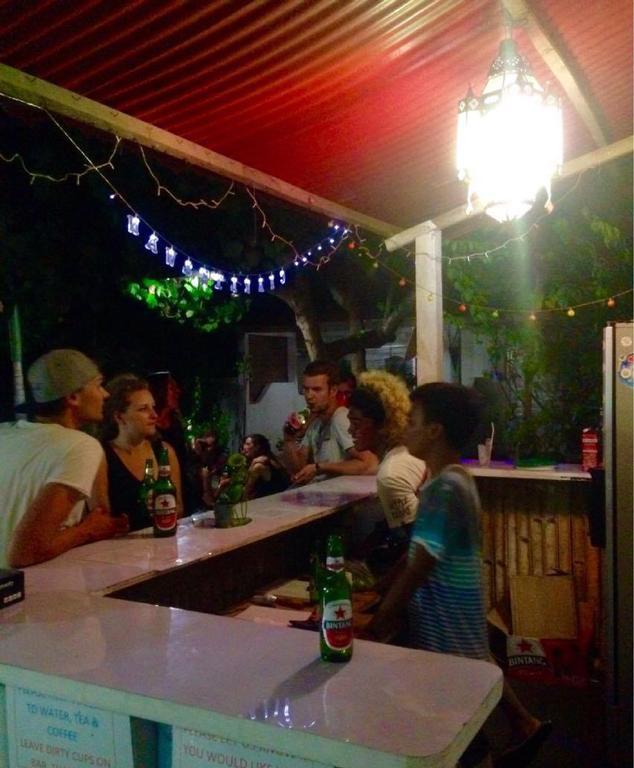 Good For Ya Knee Hostel & Bungalows (Adults Only) Gili Trawangan Buitenkant foto