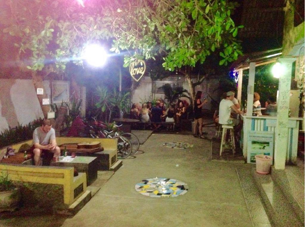Good For Ya Knee Hostel & Bungalows (Adults Only) Gili Trawangan Buitenkant foto