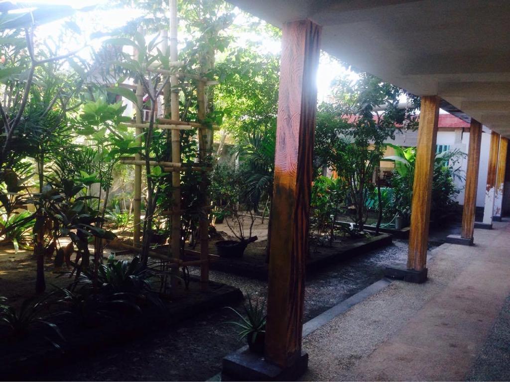 Good For Ya Knee Hostel & Bungalows (Adults Only) Gili Trawangan Buitenkant foto